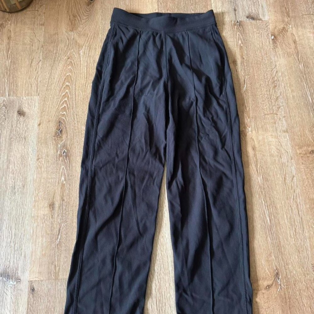 Lululemon Black‎ Women’s Ribbed Softstreme Flared Pant Size 4
